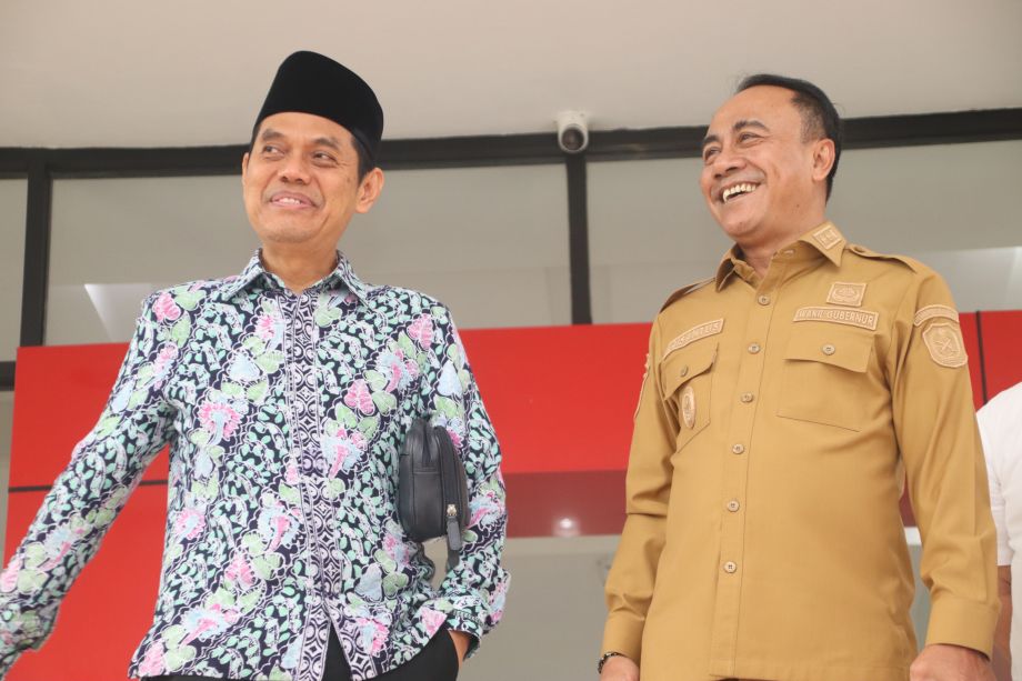 WAKIL GUBERNUR HANTARKAN DPR RI KOMISI II KEMBALI KE JAKARTA